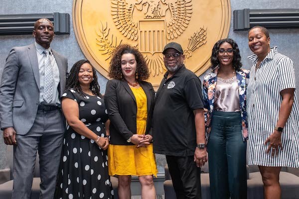 Left to right: panelists Mike Harris, Melanie Allen, Teresa Davis, Arthur Johnson, Tyeshia Wilson, and moderator Ronda Chapman. Photo by Imagine Photography.